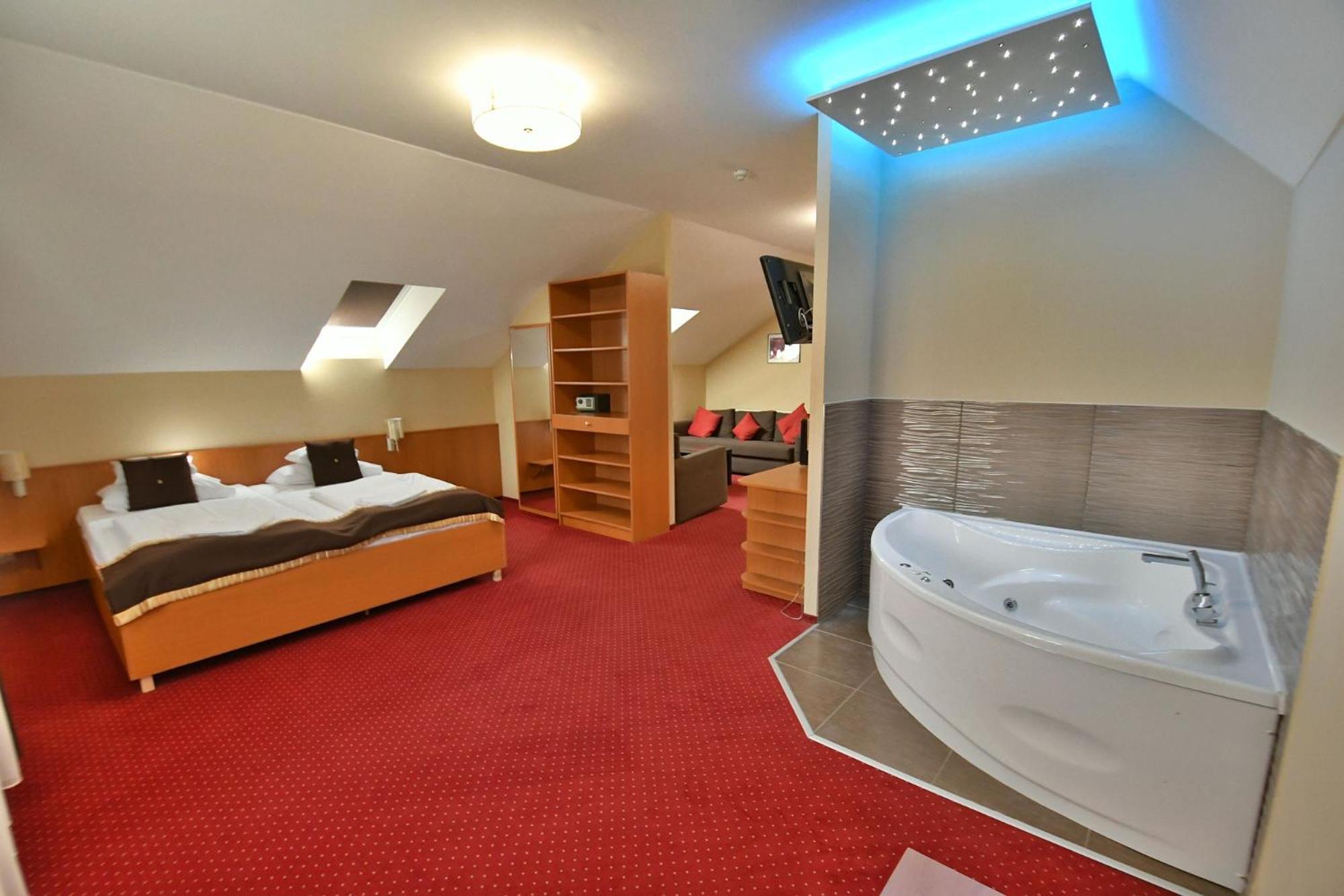 Hotel Platan Szekesfehervar Ngoại thất bức ảnh