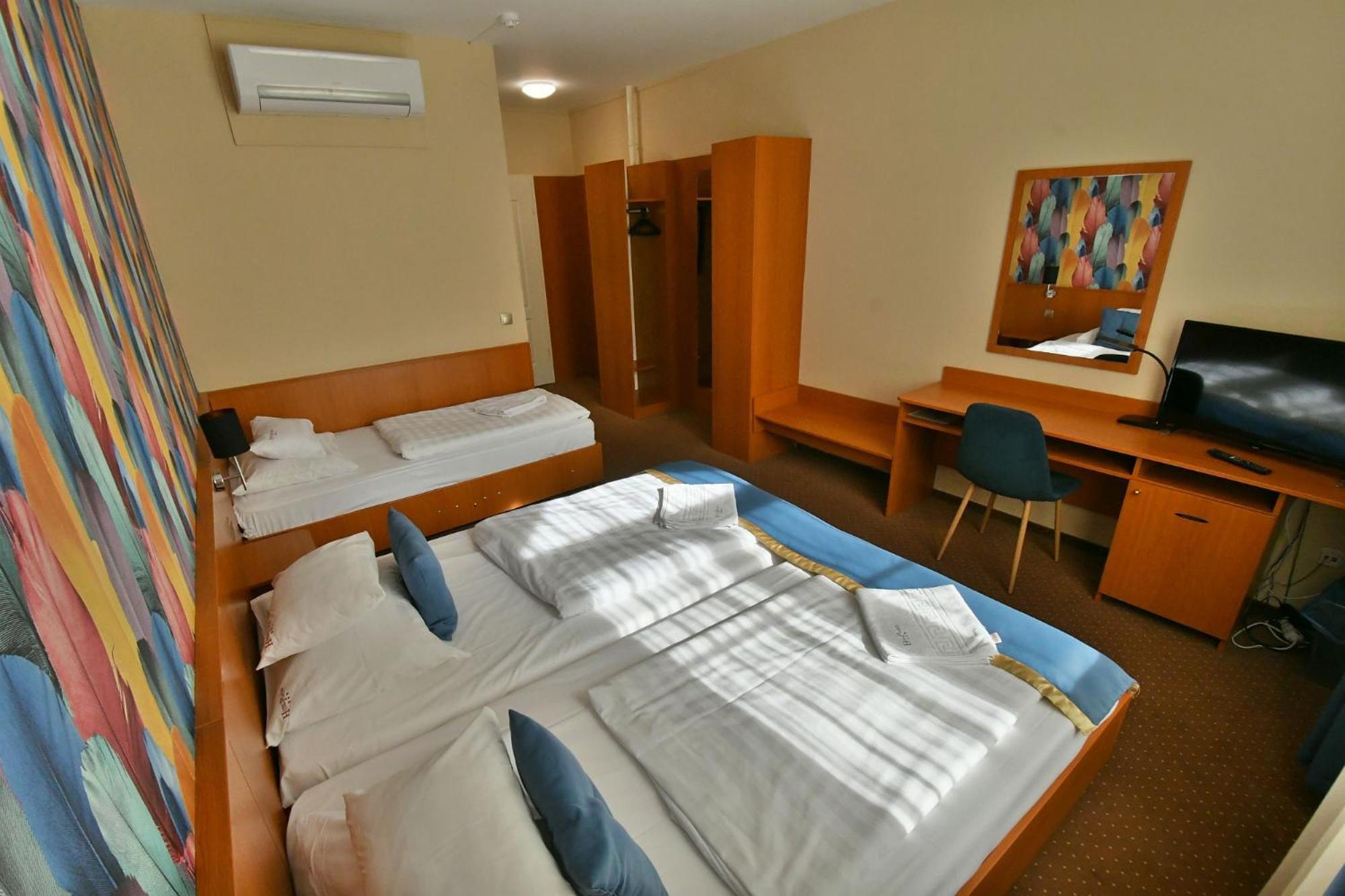 Hotel Platan Szekesfehervar Ngoại thất bức ảnh