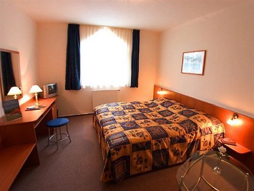 Hotel Platan Szekesfehervar Ngoại thất bức ảnh