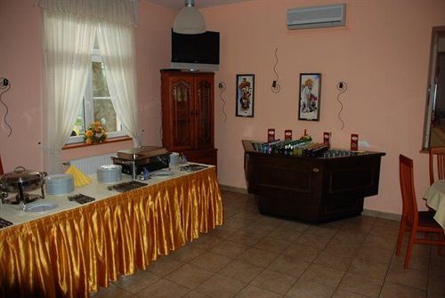 Hotel Platan Szekesfehervar Ngoại thất bức ảnh